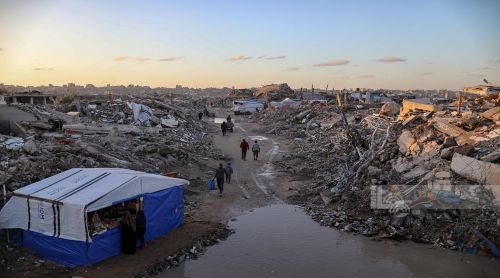 "الأونروا": آلاف النازحين بغزة يكافحون للعثور على مأوى آمن