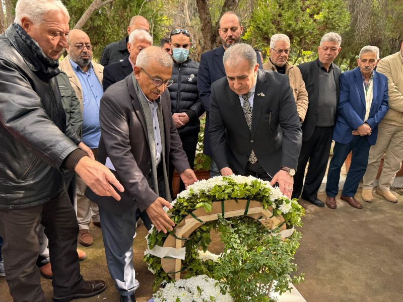 السفير الاسعد يضع اكليلاً من الزهور على ضريح الشهيد مصطفى سعد