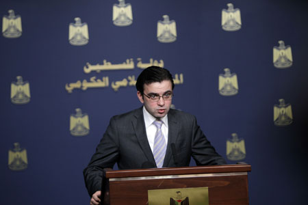 بسيسو: على وسائل الإعلام تعزيز المهنية بنقل الأخبار المتعلقة بقوت شعبنا في غزة