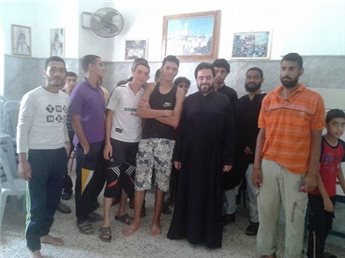 هنا فلسطين... كنيسة القديس برفيريوس تحتضن العائلات النازحة