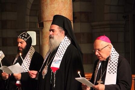 المطران عطاالله حنا والاب مناويل مسلم يناشدان بوقف العدوان على غزة