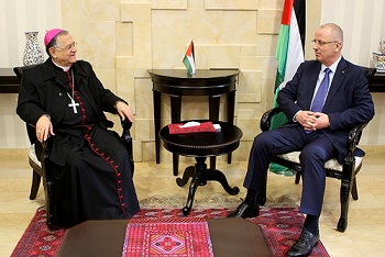 رئيس الوزراء يلتقي وفدا من بطريركية القدس للاتين